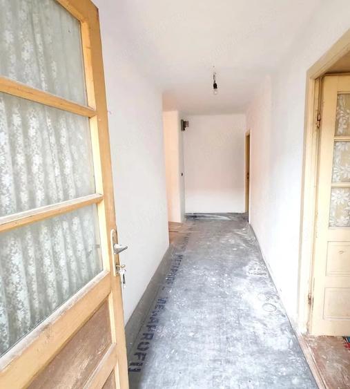 Casă cu Teren 2417 Mp în Ghirdoveni