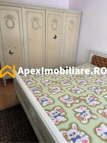 Apartament cu 4 camere semidecomandat în Crângași