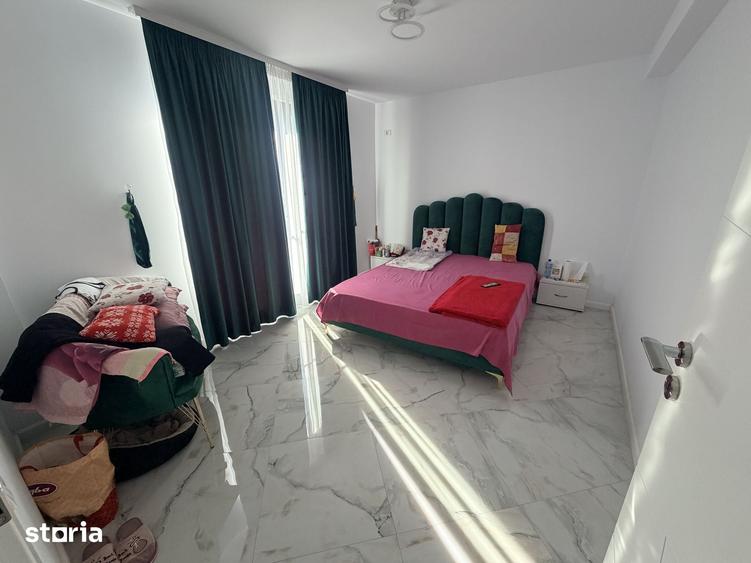 Casă cu 5 camere cu Teren 603 Mp în Glina