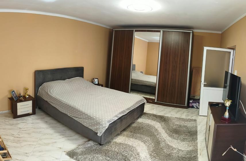 Casă cu 5 camere cu Canalizare în Km 4