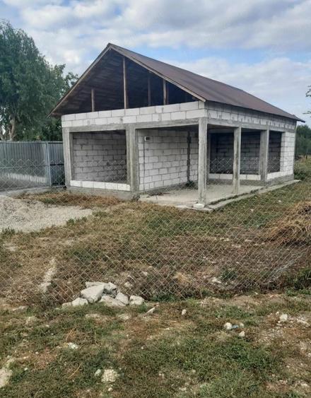Casă cu Teren 2000 Mp în Merii