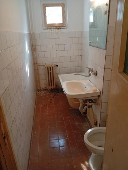 Apartament cu 3 camere semidecomandat în Malu Roșu