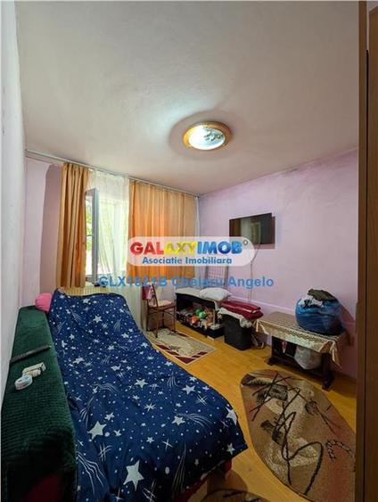 Apartament cu 3 camere semidecomandat în Berceni