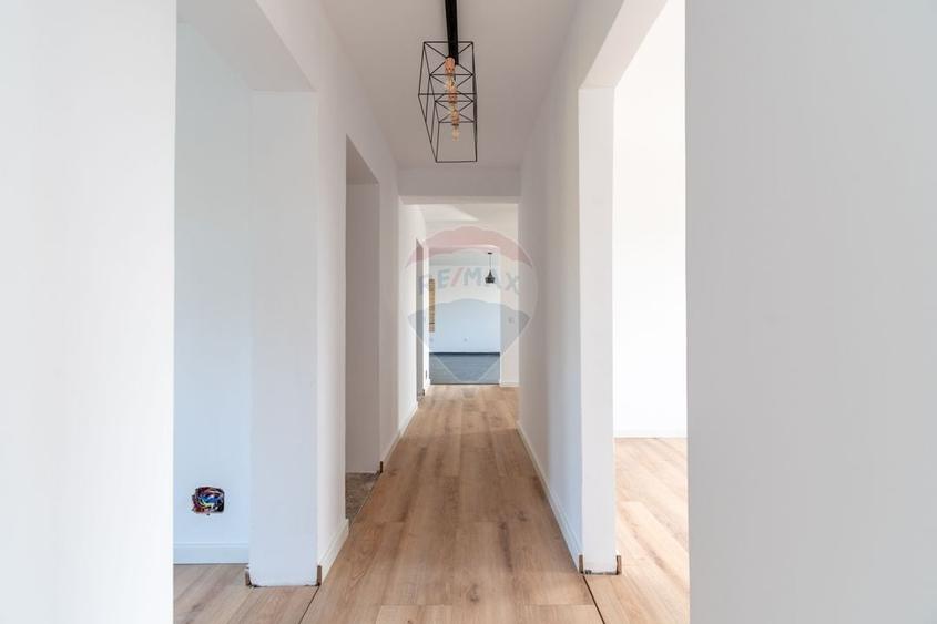 Casă individuală cu 4 camere cu Teren 738 Mp în Jucu de Sus