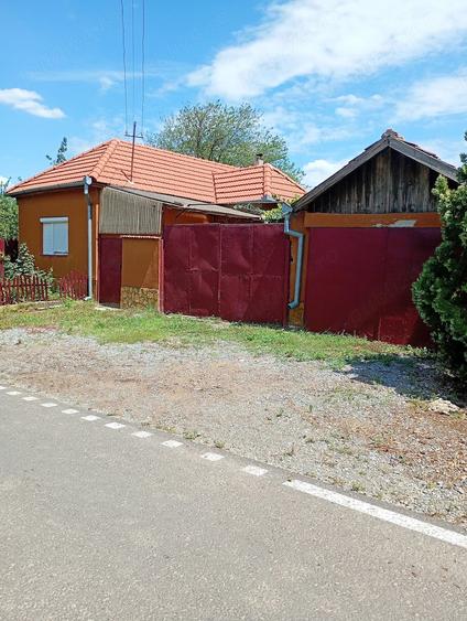 Casă cu 2 camere cu Teren 2281 Mp în Tinca