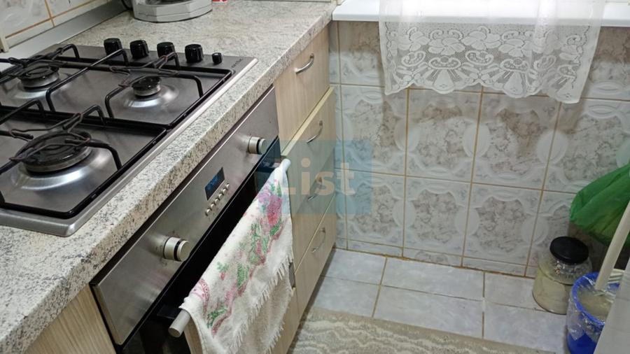 Apartament cu 3 camere semidecomandat, mobilat în Micro 40