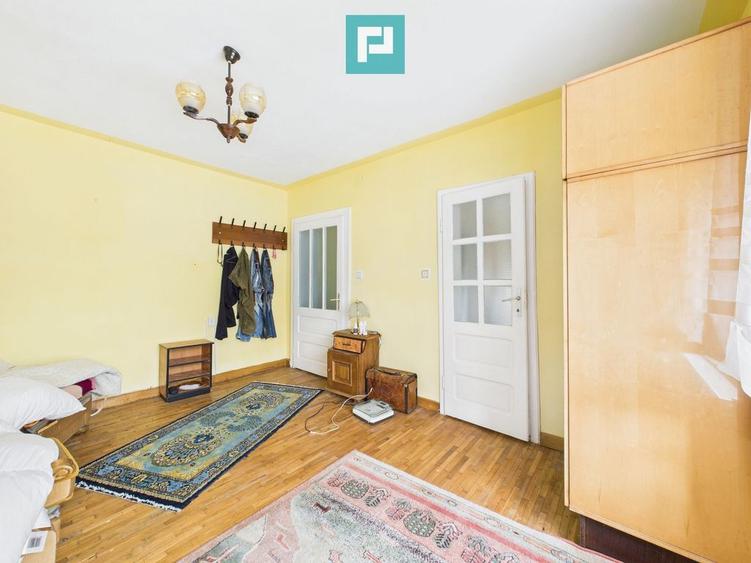 Casă cu 4 camere cu Teren 4300 Mp în Groși