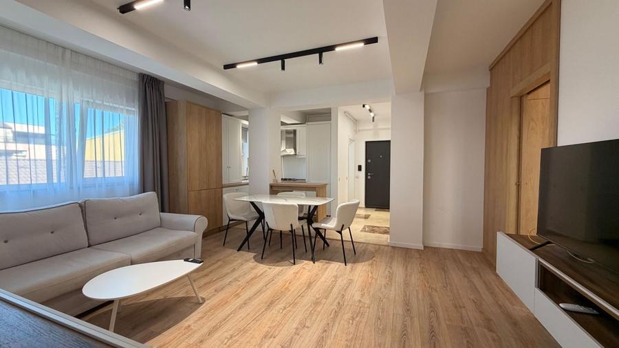 Apartament cu 3 camere decomandat, mobilat în Pipera