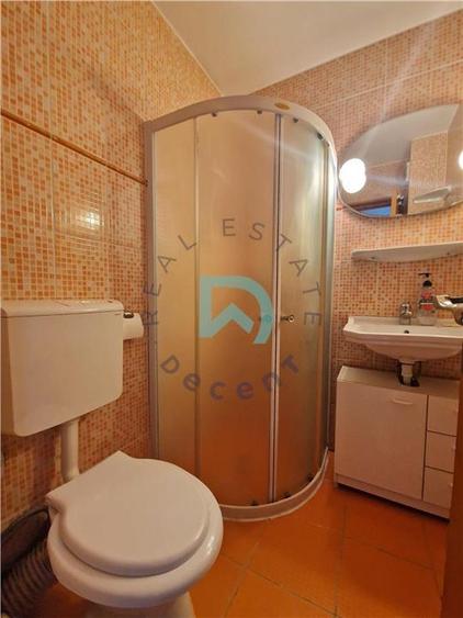 Apartament cu 4 camere decomandat în Noua