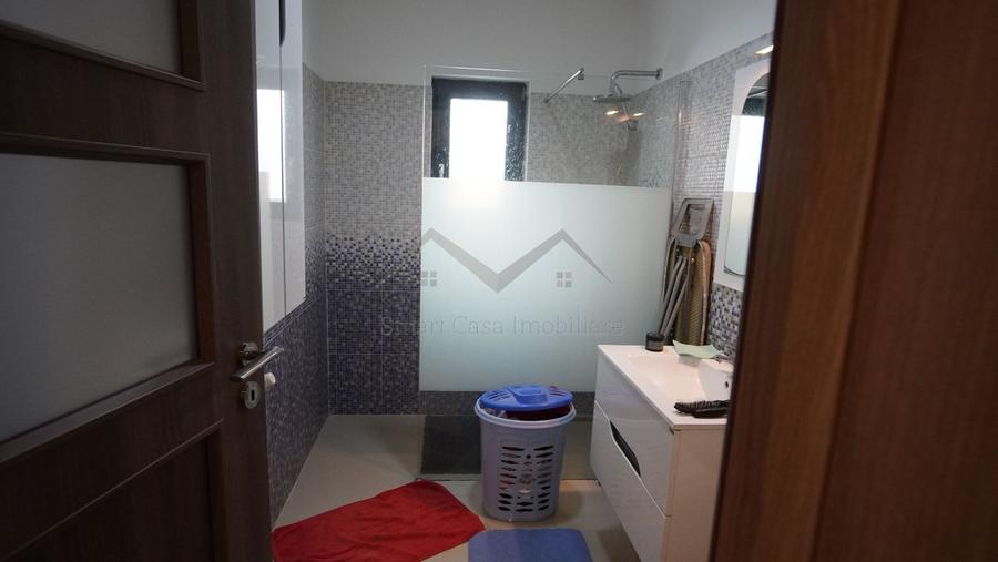 Casă individuală cu 3 camere cu Canalizare în Rediu