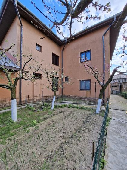 Casă cu 4 camere în Hinova