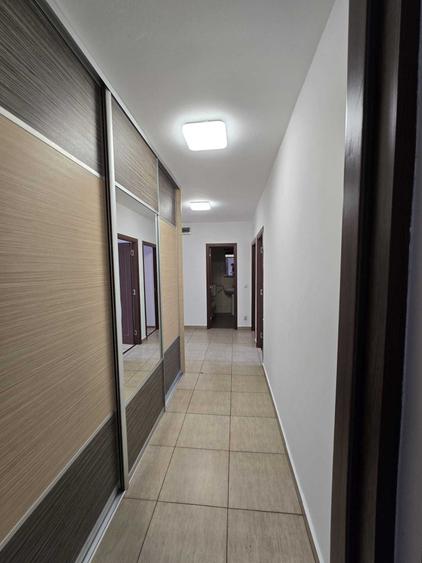 Apartament cu 3 camere decomandat în Baciu