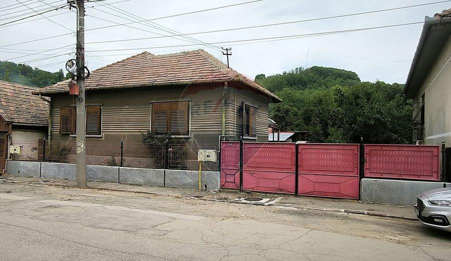Casă cu 3 camere cu Teren 533 Mp în Central