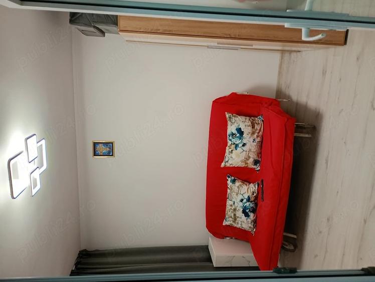 Garsonieră decomandată în Vest