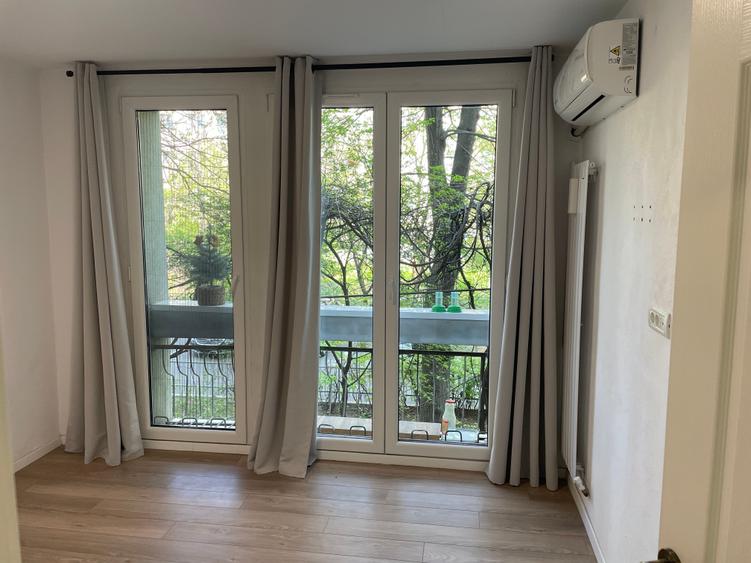 Apartament cu 3 camere decomandat în Titan