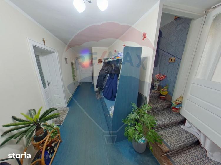 Casa cu 6 camere, DE VANZARE, str. Eroilor - 1