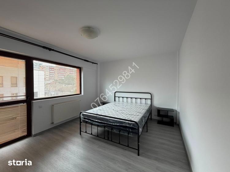 Apartament cu 3 camere semidecomandat în Obor