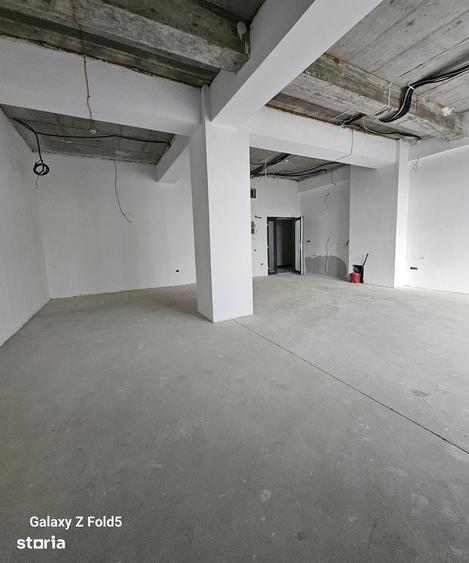 Spațiu comercial, de 85.7 mp, în Central