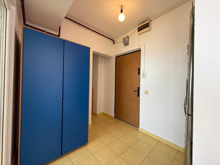 Apartament cu 3 camere semidecomandat în Central