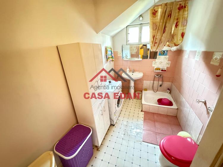 Casă individuală cu 9 camere cu Teren 561 Mp în Câmpina