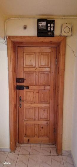 Apartament cu 2 camere decomandat în Telecabinei