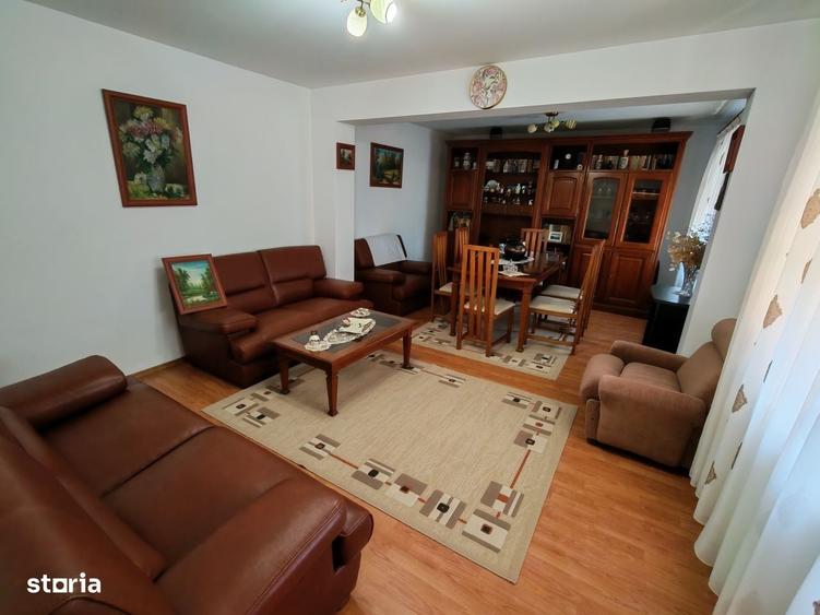 Casă cu 3 camere decomandat cu Teren 1540 Mp în Central