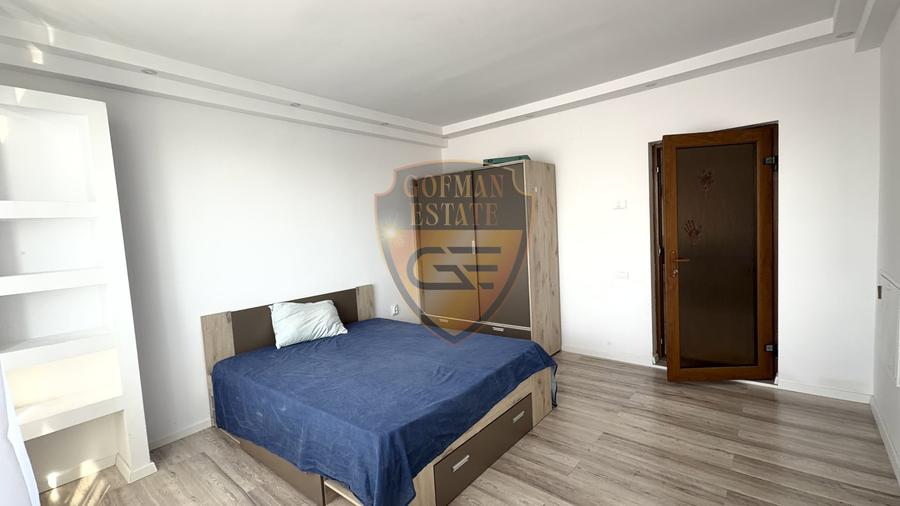 Casă individuală cu 8 camere cu Canalizare în Brătianu