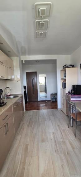 Apartament cu 4 camere semidecomandat în Brâncoveanu