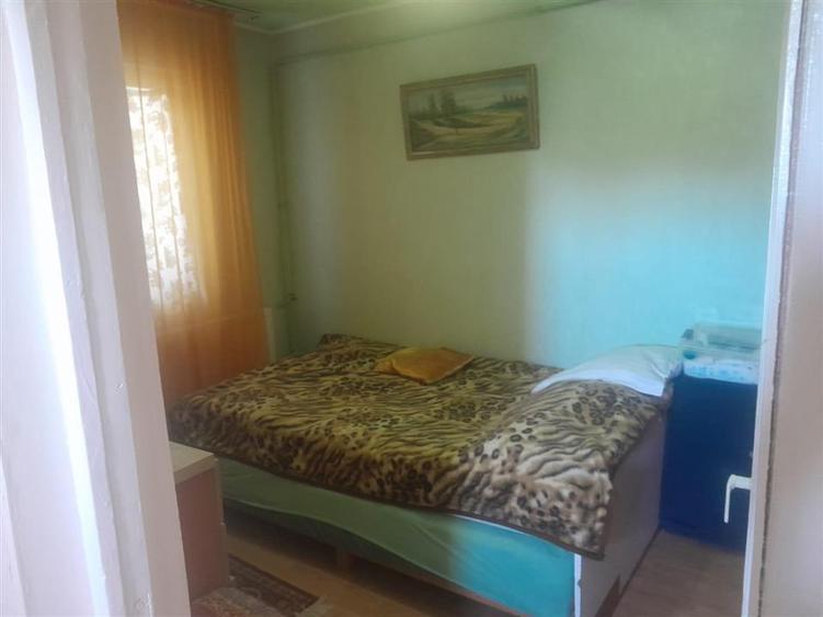 Apartament cu 3 camere semidecomandat în Viziru 1