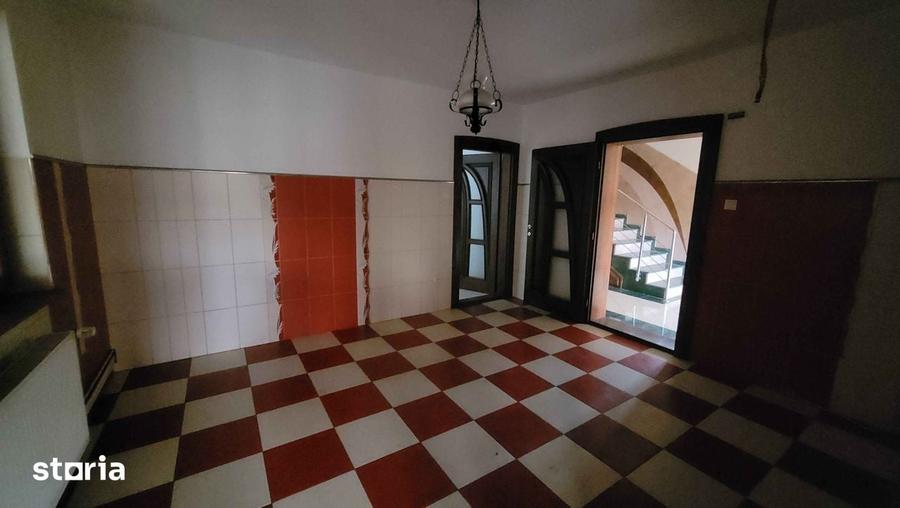 Vand urgent, imobil cu 3 case si 2 anexe: Casa1:P+E+M; Casa2:P+M; C3:P - 9