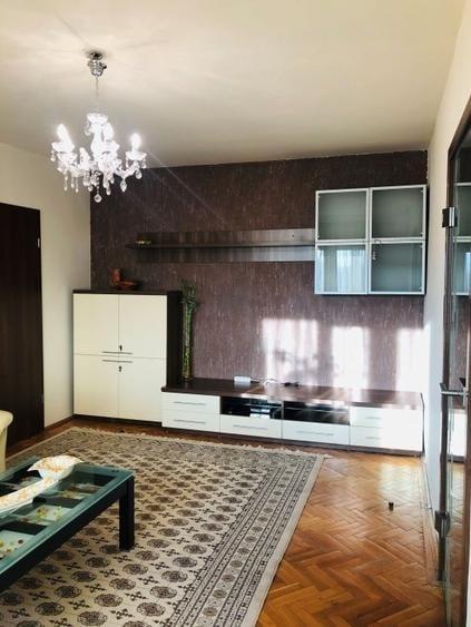 Apartament cu 4 camere decomandat, mobilat în Moșilor