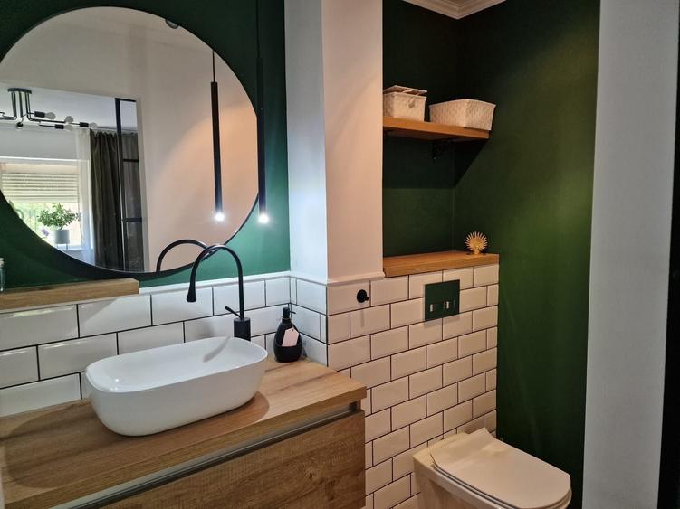 Apartament cu 3 camere decomandat în Drumul Sării