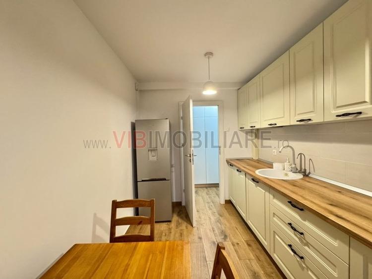Apartament cu 3 camere semidecomandat în Crângași