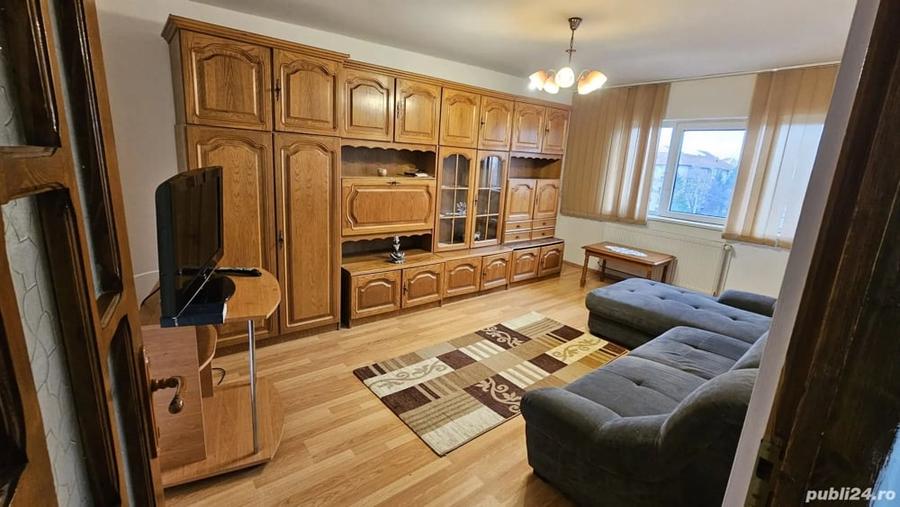 Apartament cu 3 camere decomandat în Lunei