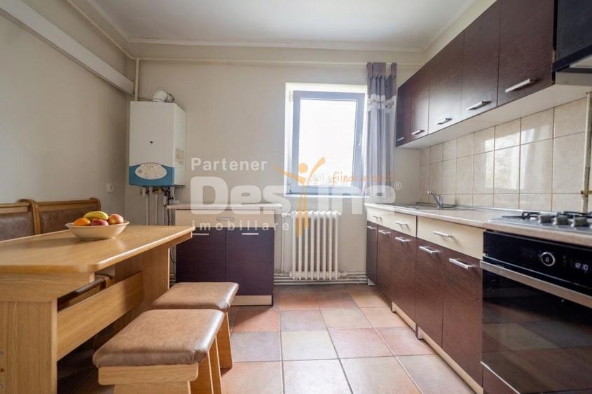 Apartament cu 2 camere decomandat, mobilat în Podul de Fier
