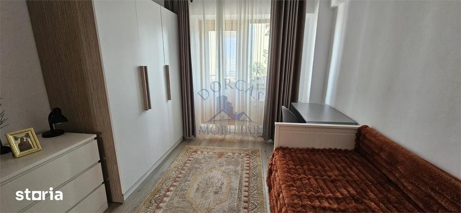 Apartament cu 4 camere decomandat în Calea București