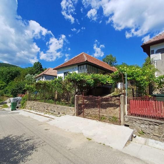 Casă cu 4 camere în Central