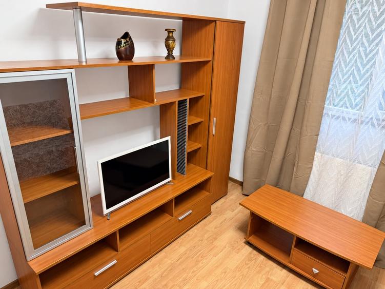 Apartament cu 4 camere semidecomandat, mobilat în Dristor