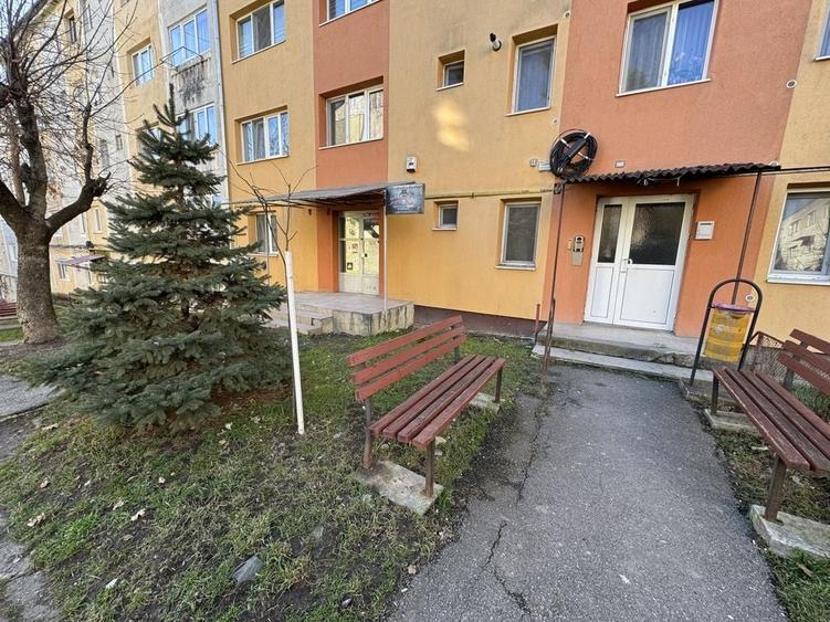 Spațiu comercial, de 40 mp, în Stana