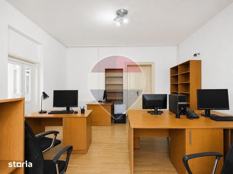Casă cu 6 camere cu Teren 132 Mp în Gara de Nord