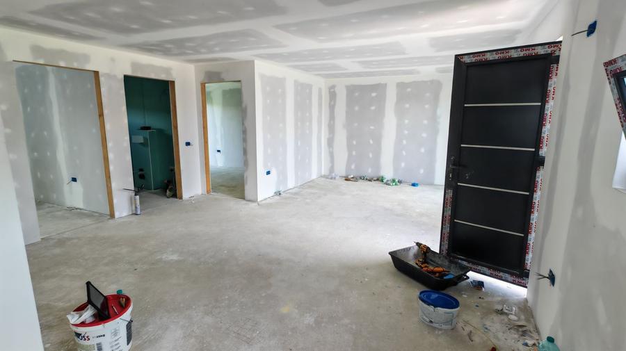 Casă cu 3 camere în Dumbrava