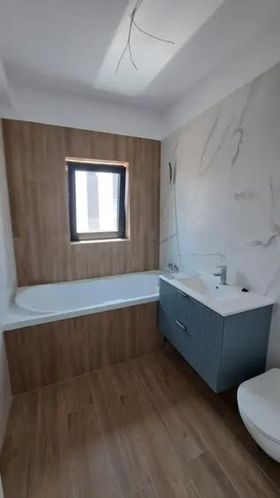 Casă cu 4 camere cu Canalizare în Titan