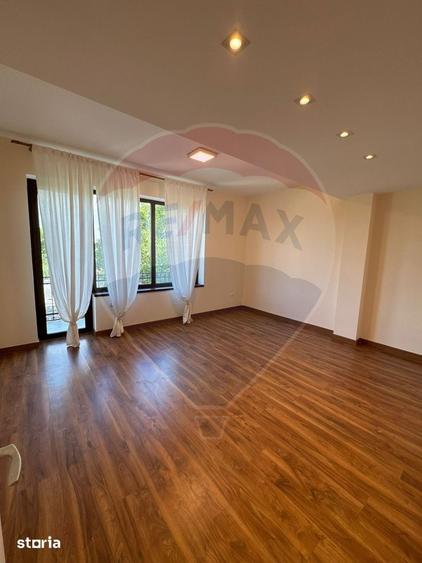 Casă cu 4 camere cu Teren 800 Mp în Central