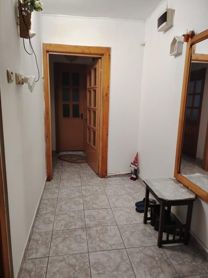 Apartament cu 2 camere decomandat în 1 Decembrie