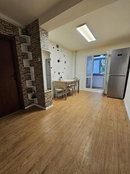 Apartament cu 3 camere semidecomandat în Sebastian