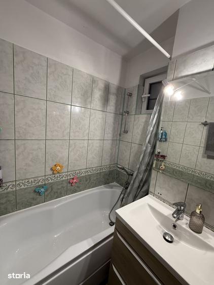 Apartament cu 3 camere decomandat în Tei