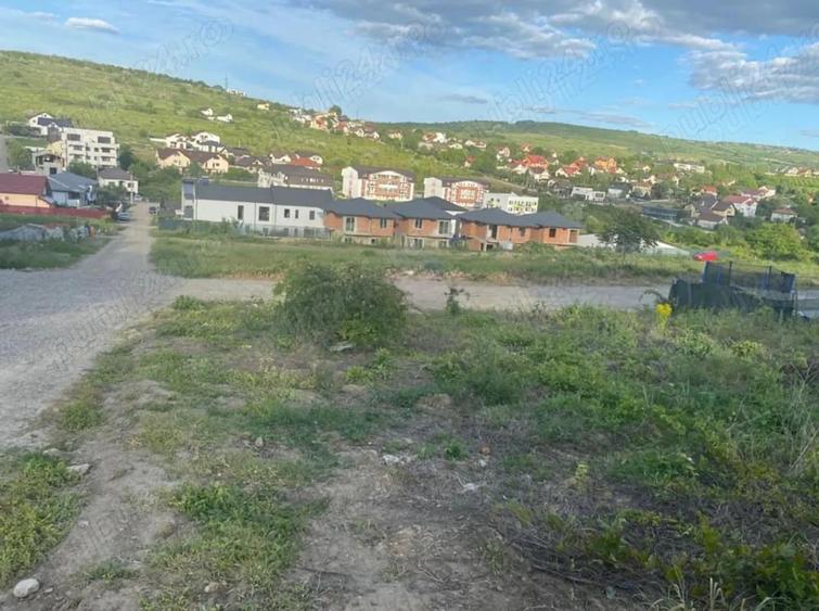 Teren de 489 mp, în Bucium