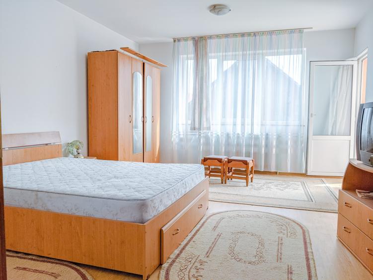 Casă individuală cu 10 camere cu Teren 600 Mp în Baciu