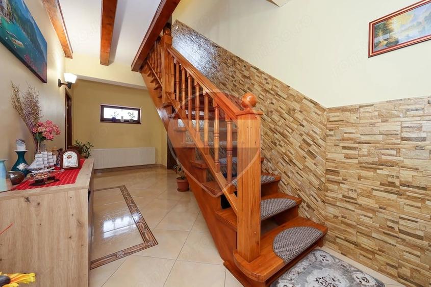 Casă cu Teren 2389 Mp în Sânpetru