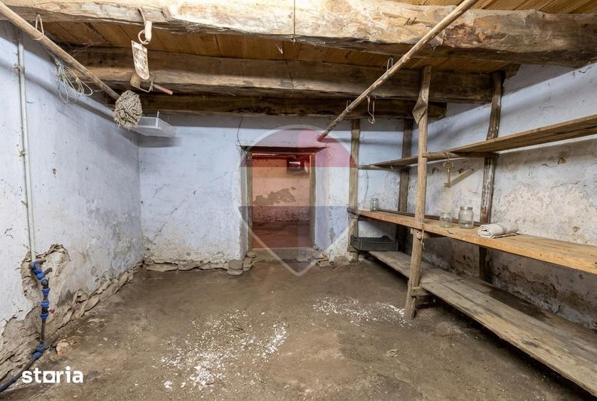 Casă cu 2 camere cu Teren 3618 Mp în Moldovenești